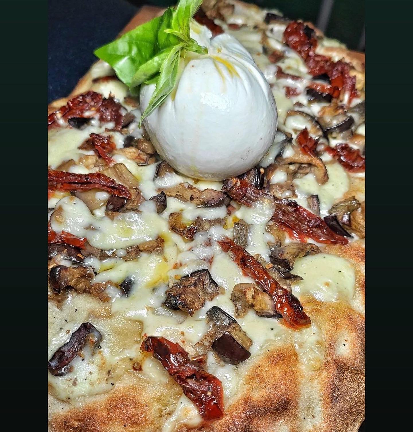 Pinsa con ingredienti freschi