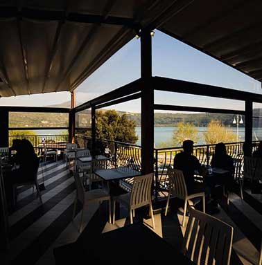 Vista panoramica sul lago